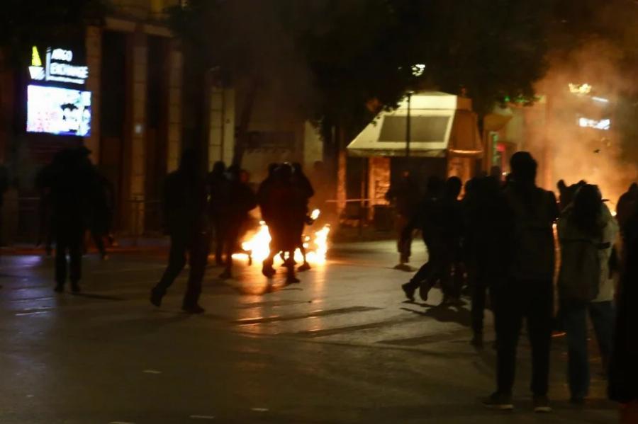 Eκτακτo τώρα – Επεισόδια στο Σύνταγμα