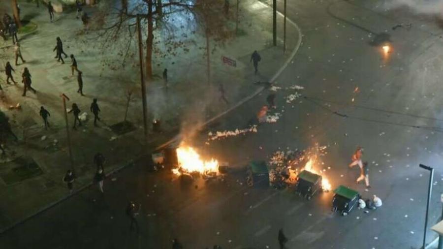 Eκτακτo τώρα – Επεισόδια στο Σύνταγμα