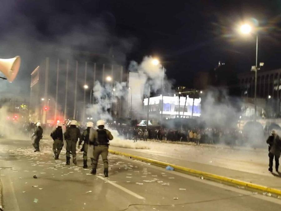 Eκτακτo τώρα – Επεισόδια στο Σύνταγμα