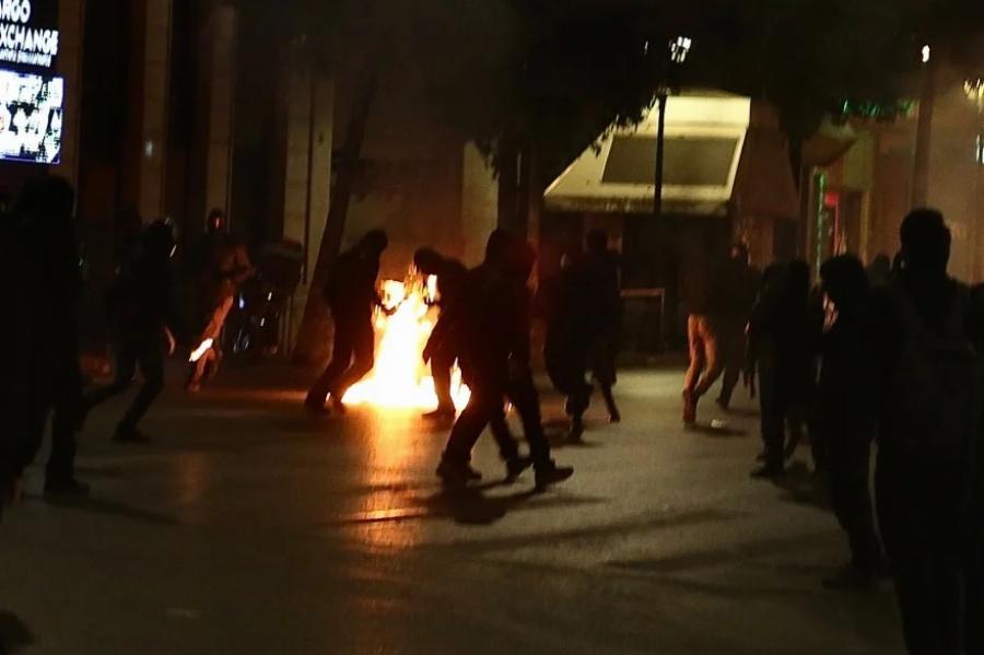 Eκτακτo τώρα – Επεισόδια στο Σύνταγμα