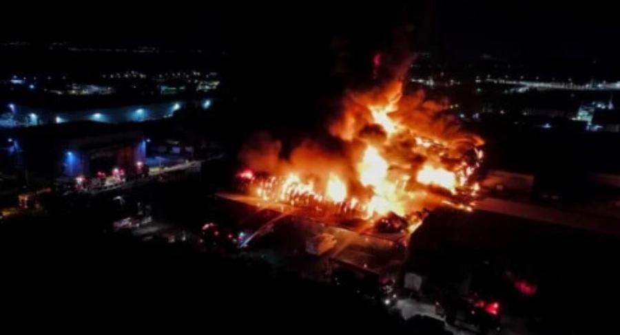 Μαθεύτηκε τι θα γινόταν σήμερα στο εργοστάσιο στη Λαμία που πήρε χτες φωτιά και κάηκε ολοσχερώς