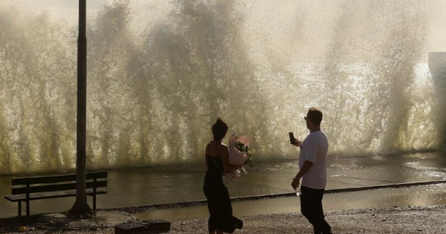 Καιρός: Γιγάντιος αντικυκλώνας «καταπίνει» την Ελλάδα τον Νοέμβρη – Δυσάρεστα νέα για τον μήνα