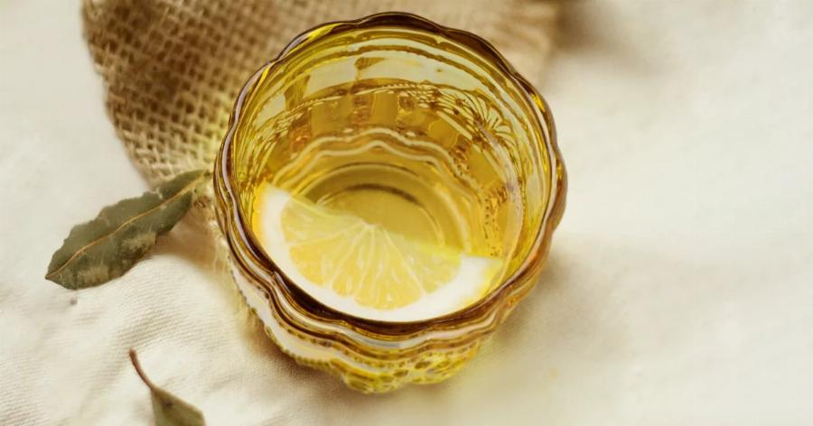 Έστυψε 1 λεμόνι σε λίγο ελαιόλαδο και δεν σταμάτησε να το κάνει για όλη της τη ζωή – Μάθετε γιατί!