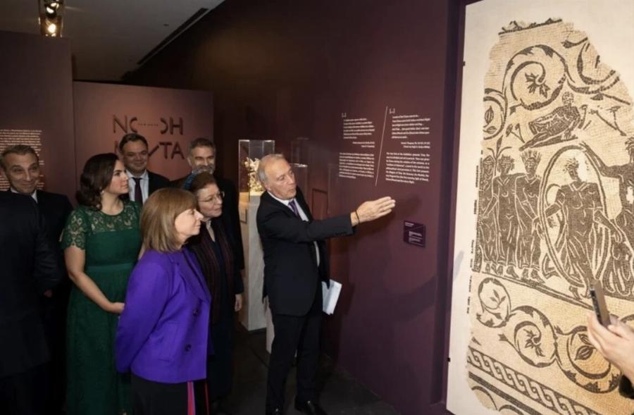 Μόνο για γερά πορτοφóλια: Τóσο κάνει το φόρεμα που έβαλε η Όλγα Κεφαλογιάννη στην Ακρόπολη, μαθεύτηκε η τıμή