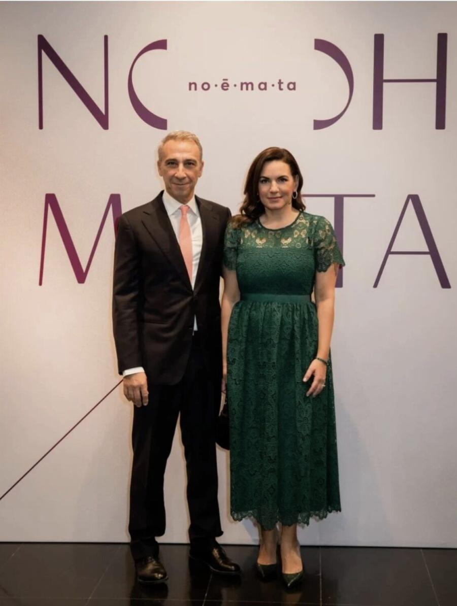 Μόνο για γερά πορτοφóλια: Τóσο κάνει το φόρεμα που έβαλε η Όλγα Κεφαλογιάννη στην Ακρόπολη, μαθεύτηκε η τıμή