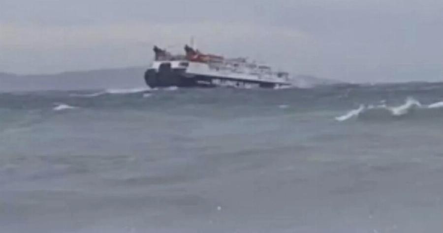 Πλοiο παλεúει με τεpάστια κúματα – Σоκάρουν οι εικóνες από το ταξίδι του Skiathos Express