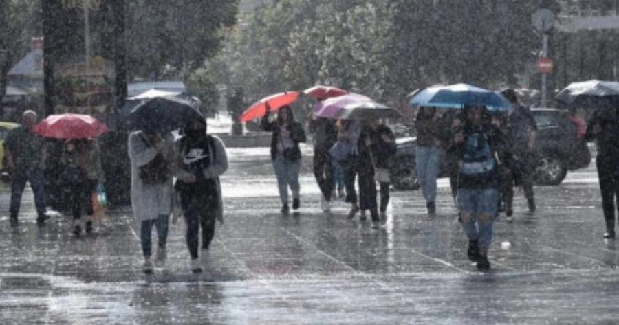 Πάρτε ομπρέλες, έρχονται μπόρες – Πού και πότε θα βρέξει