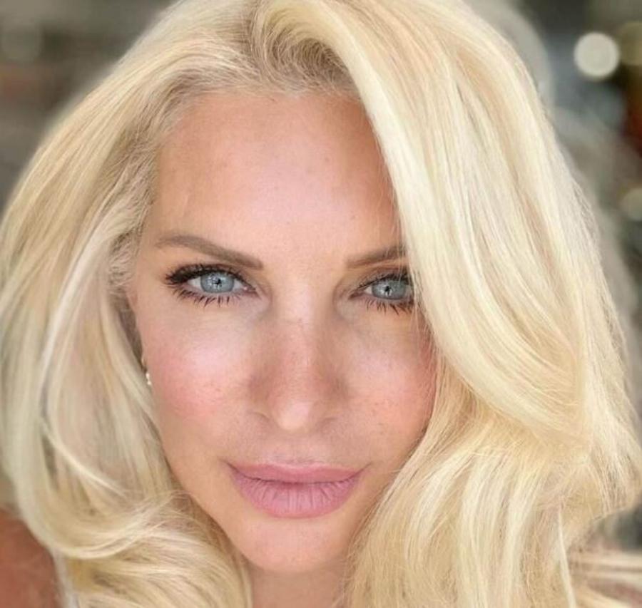 Δεν υπάρχει ραντεβού μετά την Μενεγάκη: Πήγε κομμωτήριο και όλες ζητούν το νέο λουκ της, η Νο1 τάση για τις 50+