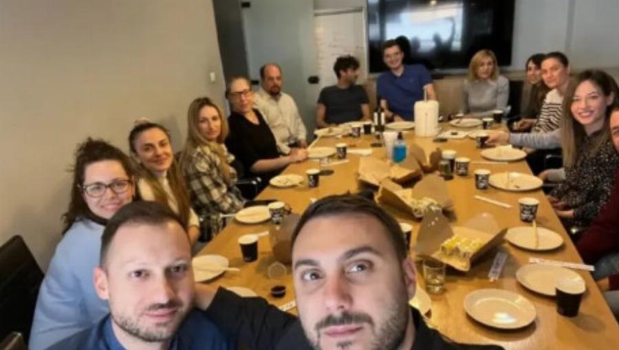 Δουλεύουν 6 ώρες αλλά πληρώνονται για 8ωρο: Αυτή είναι η πρώτη εταιρεία που εφάρμοσε την 6ωρη εργασία στην Ελλάδα