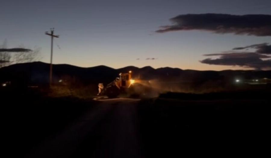 Μεγάλη φωτιά: Καίει κοντά σε σπίτι – Απειλεί καλώδια της ΔΕΗ