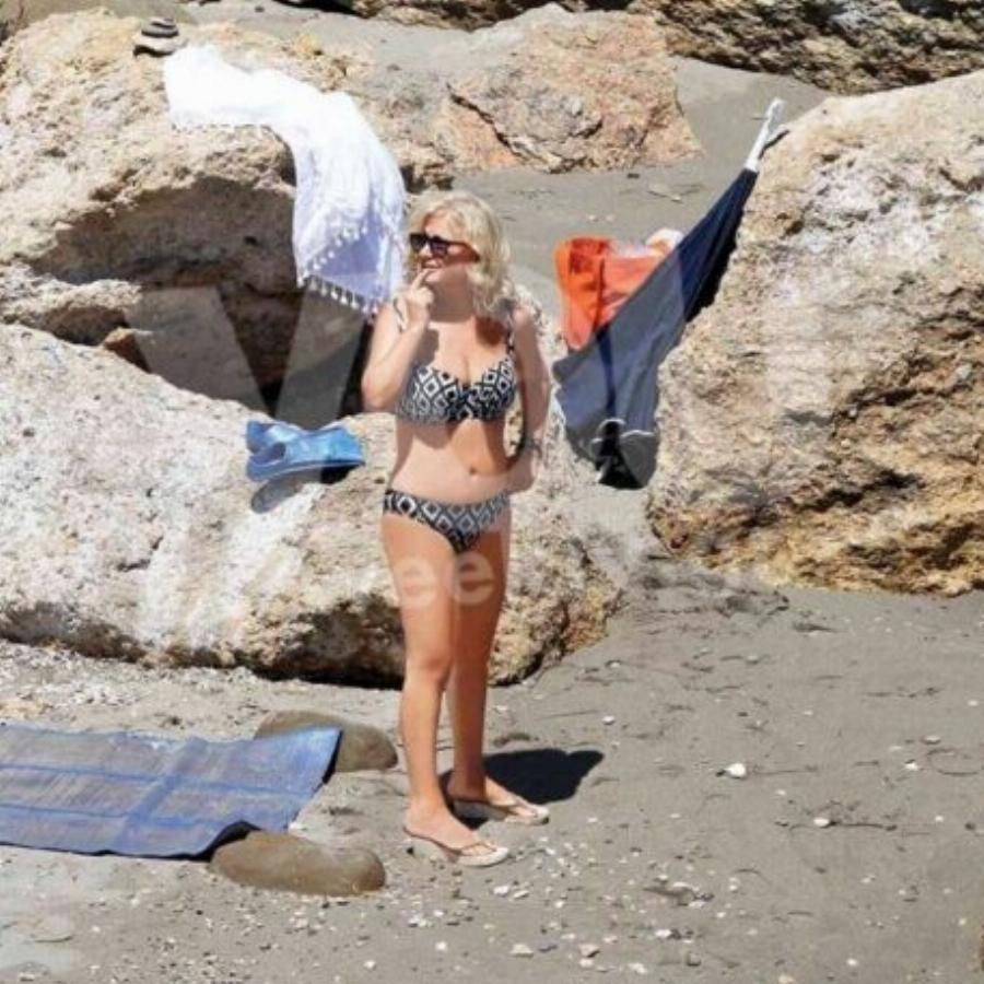 Έτσι είναι χωρίς ρετούς το σώμα της Αγγελικής Νικολούλη στα 60, οι φώτο που κυκλοφορούν και «κλείνουν στόματα»