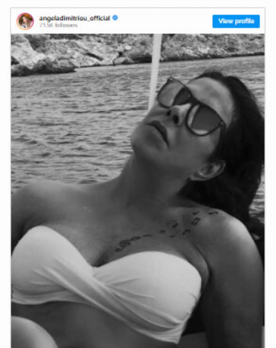 Πέταξε τα ρούχα, εβγαλε μακιγιάζ, δείχνει πώς είναι πραγματικά: Έτσι είναι το σώμα της Άντζελας Δημητρίου στα 69