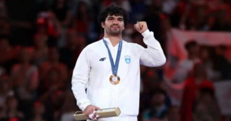 Ποιος είναι ο Θόδωρος Τσελίδης: Ποια είναι η καταγωγή του «θηρίου» που δεν φοβάται καμία μάχη και υπέταξε το νο2 στον κόσμο