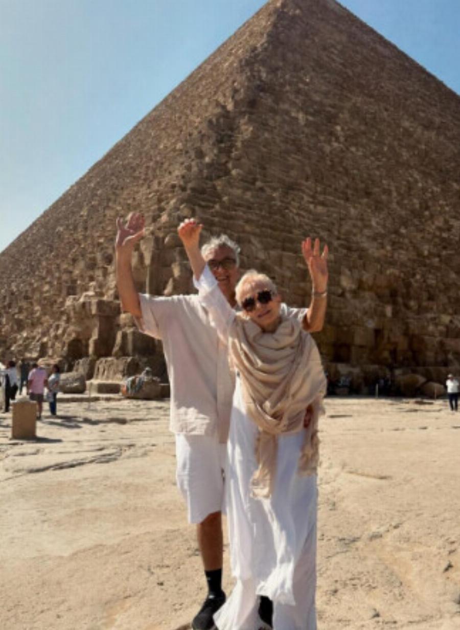 Ελένη Μαρούδα: Ποια είναι η πανέμορφη σύζυγός του Δημήτρη Σούρα που τον βοήθησε να γίνει όλα είχε ονειρευτεί