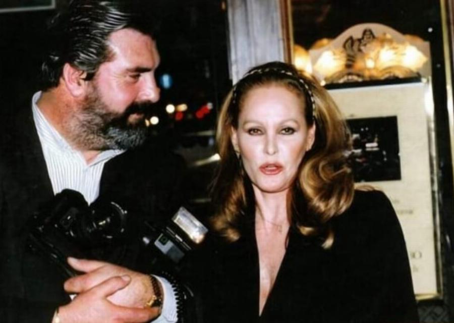 Νεκρός ξαφνικά πασίγνωστος φωτογράφος της Αθήνας 2 μέρες πριν τα γενέθλια του, από μικρόβιο – Θρήνος για τον Λάκη