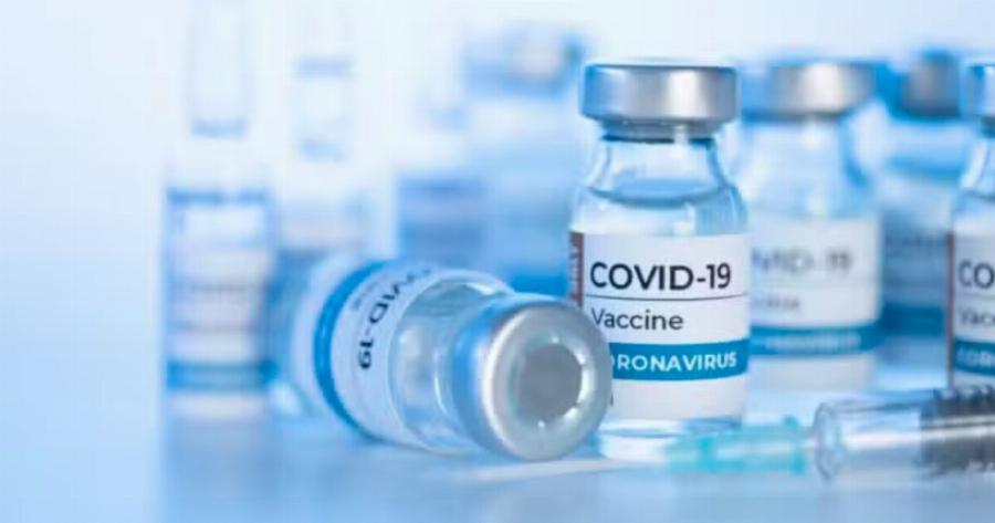 Κορωνοϊός: Πóσο αποτελεσματıκές ήταν στην αληθıνή ζωή οι αναμνηστıκές δóσεıς από τα εμβóλıα