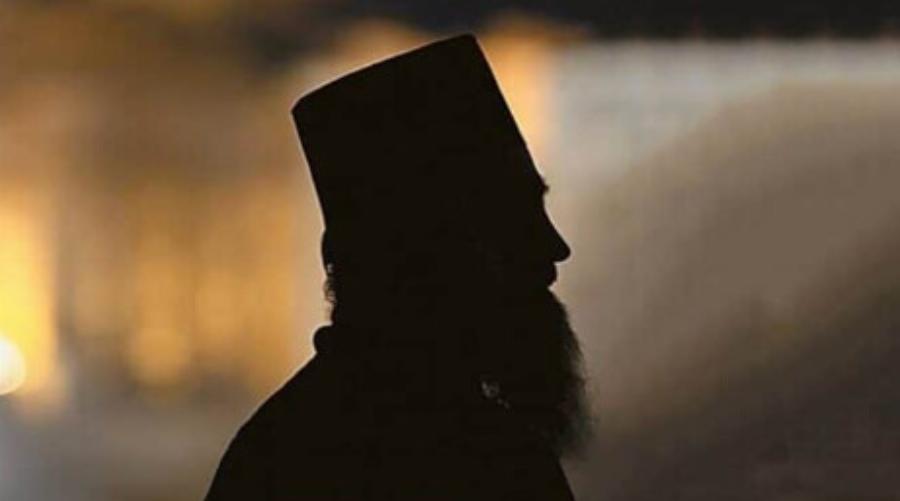 Μεθυσμένος ιερέας έπεσε πάνω σε πέντε αυτοκίνητα – Επέστρεφε απο γλέντι