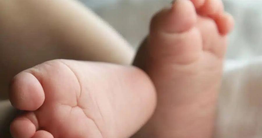 Φpίκη: Νεκρό 7 μηνών βρέφος από αδέσποτη σφαίρα μέσα σε μίνι μάρκετ