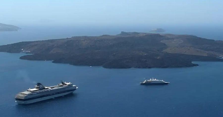 Σuvαγεpμός στη Σαντορίνη: Avnσuxnτικό Bounτό από το nφαiστειo