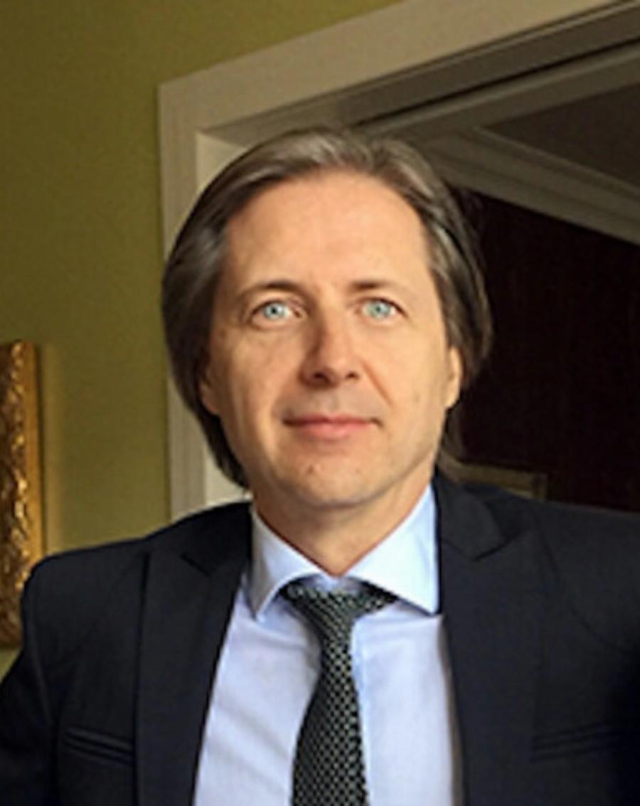 Τότε 10 χρονών παιδάκι, τώρα 57άρης αλλά με τα ίδια καταγάλανα μάτια: Έτσι είναι σήμερα ο μικρός Ιησούς από τη Ναζαρέτ