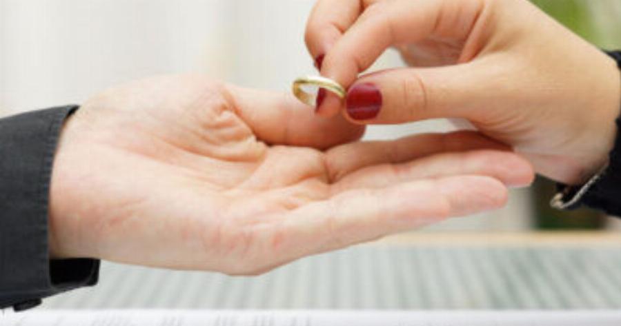 Διαζύγιο για πασίγνωστη ηθοποιό μετά από 6 χρόνια γάμου