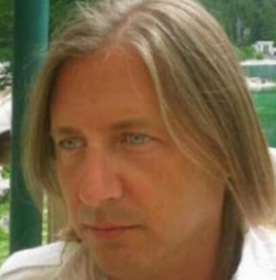 Τότε 10 χρονών παιδάκι, τώρα 57άρης αλλά με τα ίδια καταγάλανα μάτια: Έτσι είναι σήμερα ο μικρός Ιησούς από τη Ναζαρέτ