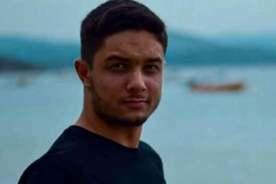 Τέμπη: «Φωνάζαμε να ανοίξουν τις μαύρες σακούλες να τον δούμε» λένε και ραγίζουν καρδιές οι γονείς του Ντένι Ρούτσι