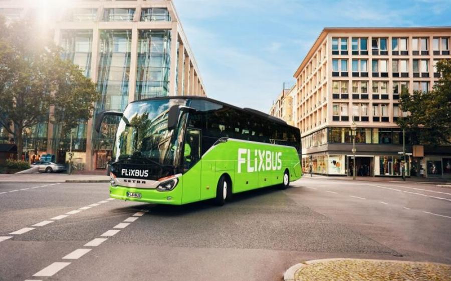 «RYANAIR» στα… λεωφορεία: Εισιτήρια από 5 ευρώ για ταξίδια εξωτερικού από Θεσσαλονίκη