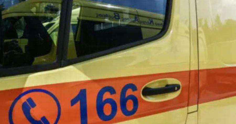 Ασθενοφόρο του ΕΚΑΒ παραβίασε κόκκινο φανάρι και τραυμάτισε θανάσιμα μοτοσικλετιστή