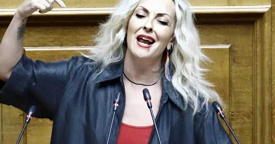 Η Τζώρτζια Κεφαλά από την Πλεύση Ελευθερίας τραγούδησε Ελένη Βιτάλη από το βήμα της Βουλής