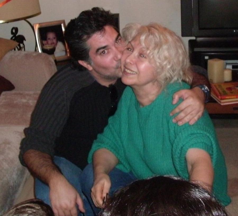 Πέθανε ο μονάκριβος γιος της, Γιώργος: Γράφει συνέχεια σπαρακτικές αναρτήσεις – Η πασίγνωστη Ελληνίδα ηθοποιός κι ο Γολγοθάς της