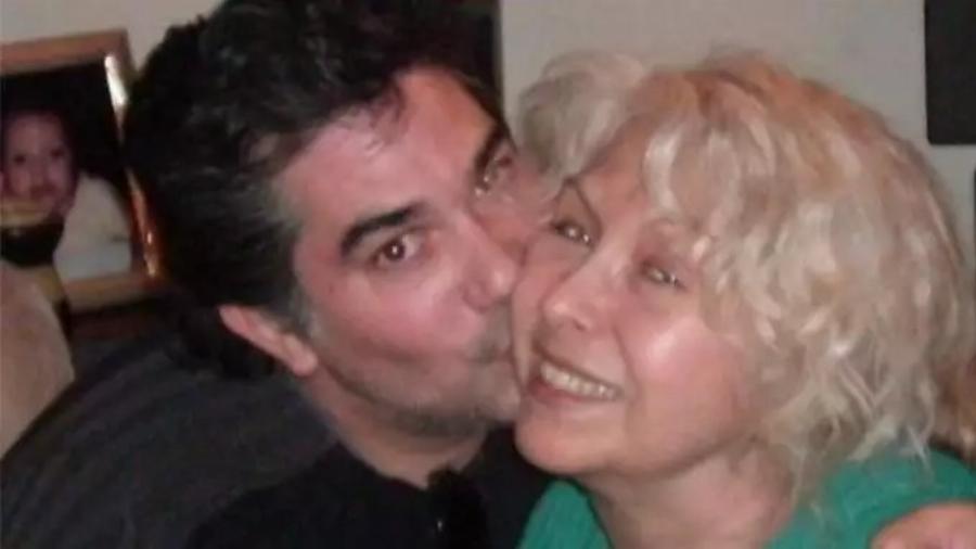 Πέθανε ο μονάκριβος γιος της, Γιώργος: Γράφει συνέχεια σπαρακτικές αναρτήσεις – Η πασίγνωστη Ελληνίδα ηθοποιός κι ο Γολγοθάς της