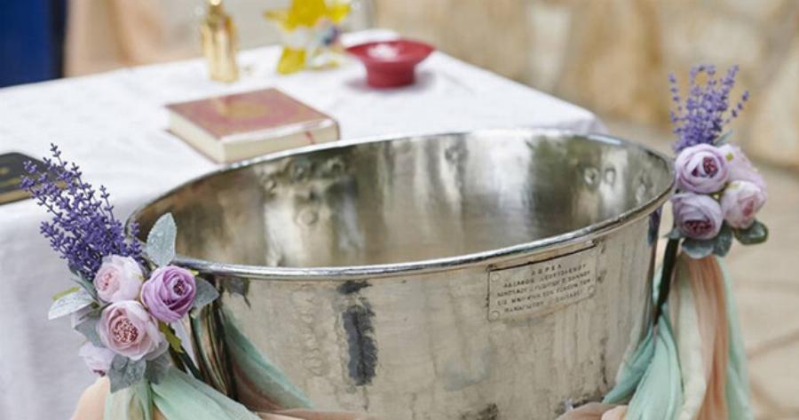 Χαμός σε Βάφτιση στην Παλλήνη: Πιάστηκαν μαλλί με μαλλί η Μητέρα με την Νονά του παιδιού της, τις χώρισε ο Παπάς