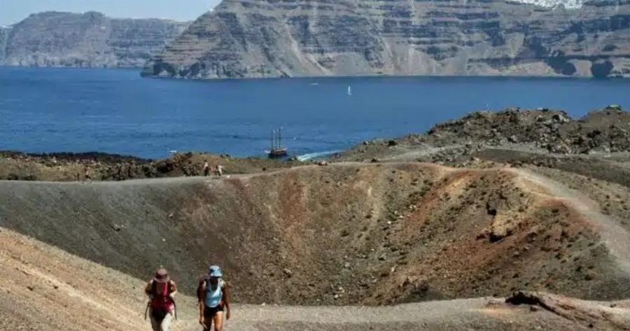 Σuvαγεpμός στη Σαντορίνη: Ξύπνησε το ηφαίστειο – Στους δρόμους οι κάτοικοι