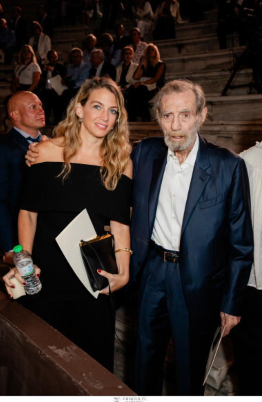 Ξανθιά, γαλαζομάτα και κλώνος της Τατιάνας: Η νέα γυναίκα στο πλάι του Νικόλαου Ντε Γκρες είναι η πρώην του Νίνο