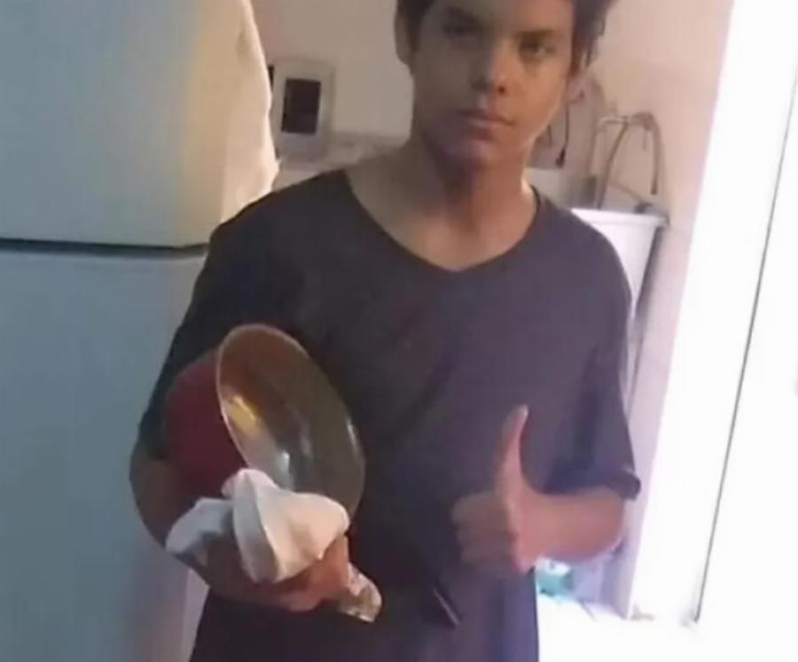 Τριπλή οικογενειακή τραγωδία: 16χρονος δολοφόνnσε τους γονείς και την αδελφή του για τον πιο εξωφρενικό λόγο