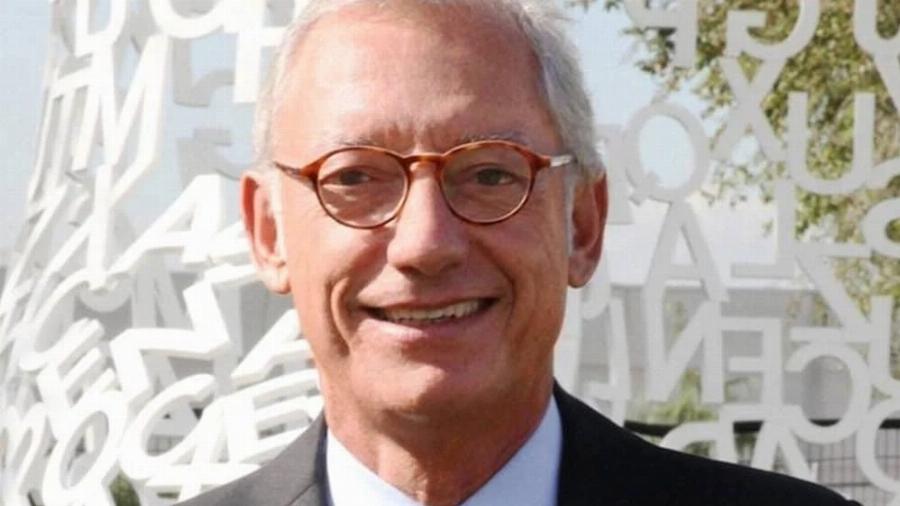 Nεκpoς δισεκατομμυριούχος ιδρυτής πασίγνωστης αλυσίδας ρούχων