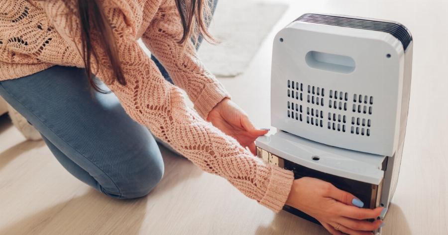 Μην το ρίξεις ποτέ μέσα στο νεροχύτη: Γιατί δεν πρέπει, ούτε κατά διάνοια, να πετάξεις το νερό του Αφυγραντήρα – Οι 3 σοβαροί λόγοι