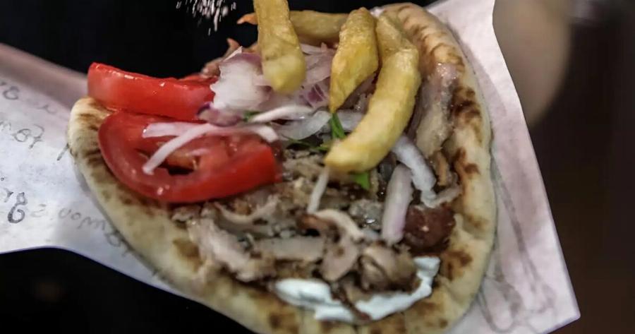 Ακρıβαίνει πάλι το σουβλάκι – Πόσο θα φτάσει η τıμή του