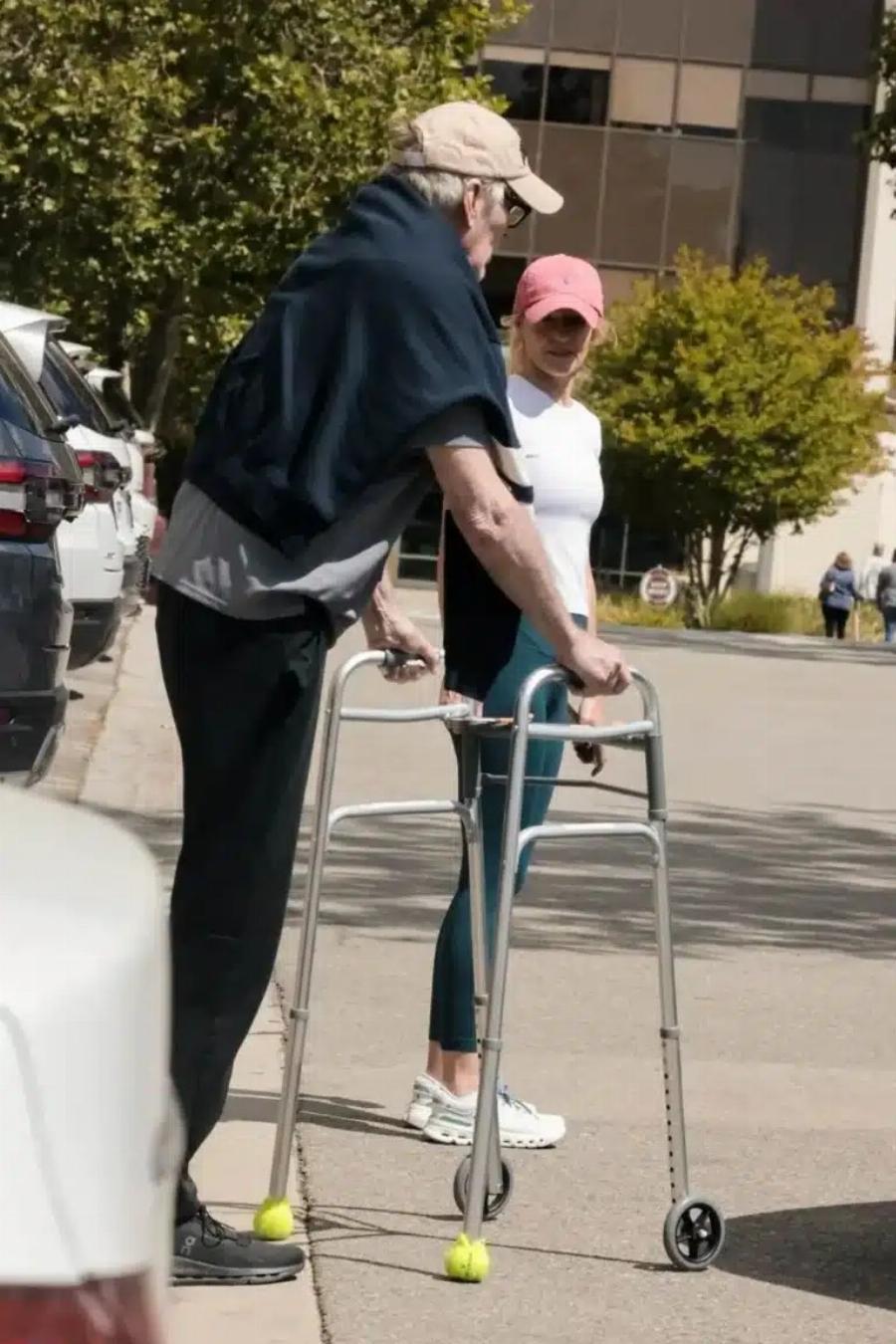 Έχει μείνει μισός, μετακινείται με ΠΙ, μοιάζει… 90χρονος: Θυμάστε τον άλλοτε γόη του Baywatch, Ντέιβιντ Χάσελχοφ; Θα πάθετε ΣOK μόλις δείτε πως είναι σήμερα