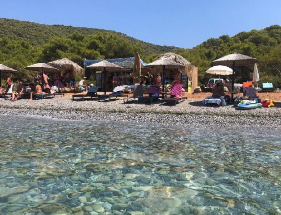 Ακτοπλοϊκά 13,50 ευρώ, δωμάτιο 54 ευρώ: Το οıκονομικό νησί που προτιμούν οι φοιτητές είναι η πιο ασφαλής λύση για διακοπές της τελευταίας στιγμής