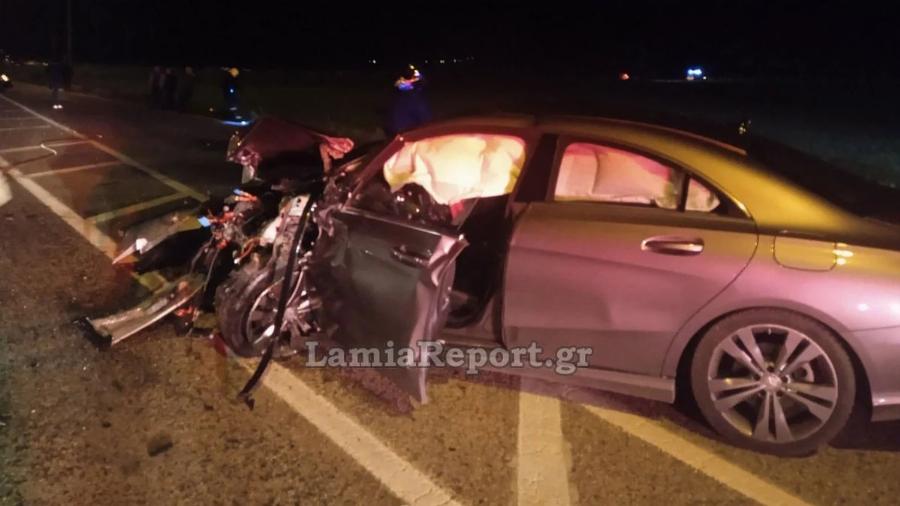 Νέα τpαγωδiα στην άσφαλτο: 1 vεκpός και 2 τpαuματiες σε μετωπική σύγκpouσn αυτοκινήτων