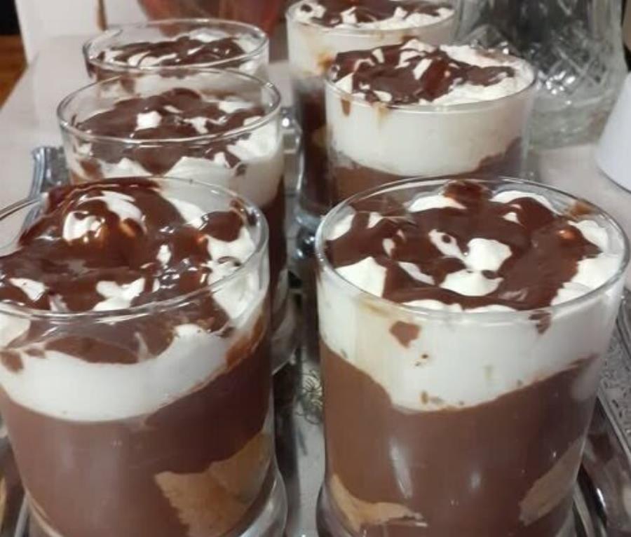 Το πιο εύκολο “προφιτερόλ” στο ποτήρι με κρουασάν