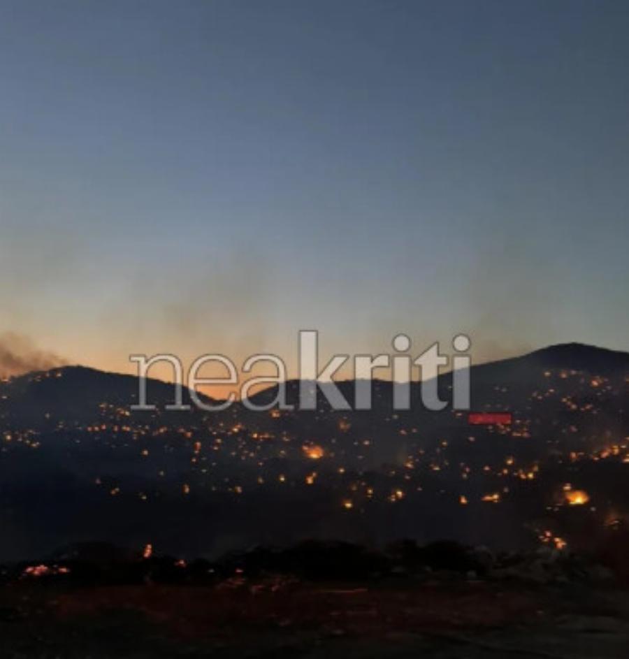 Τώρα – Μεγάλη Φωτιά: Στα πρώτα σπίτια οι φλόγες – Ανεξέλεγκτη καίει η φωτιά