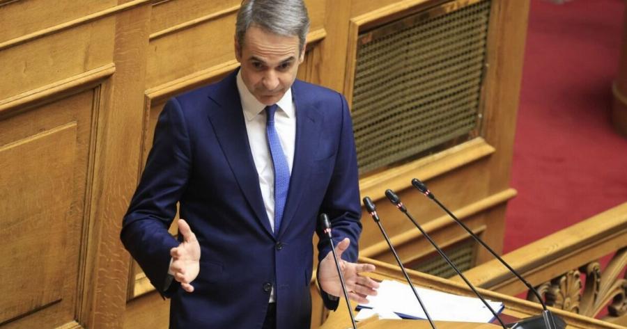 Άγνωστοι πέταξαν τρικάκια στη Βουλή