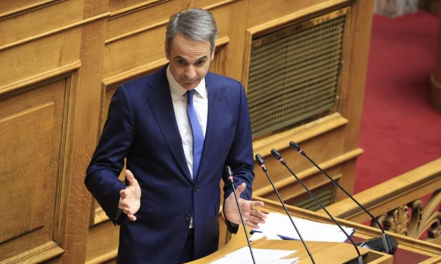 Άγνωστοι πέταξαν τρικάκια στη Βουλή