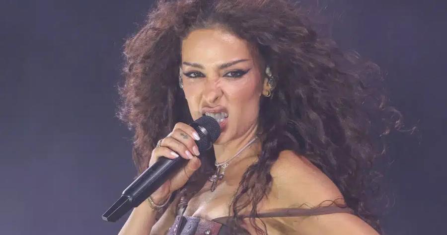 Φουρέιρα: «Τα κάνω όλα εγώ… Είμαι Αλβανός» – Η «σπόντα» για την καταγωγή της στη συναυλία στο Κατράκειο