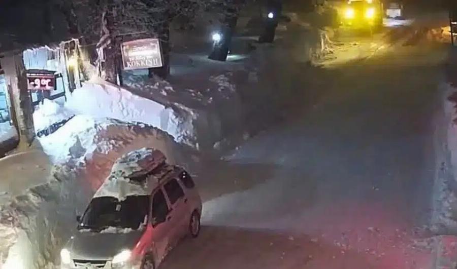 Ξεκίνησε η Χιονοθύελλα: Δείτε Τώρα πού Χιονίζει