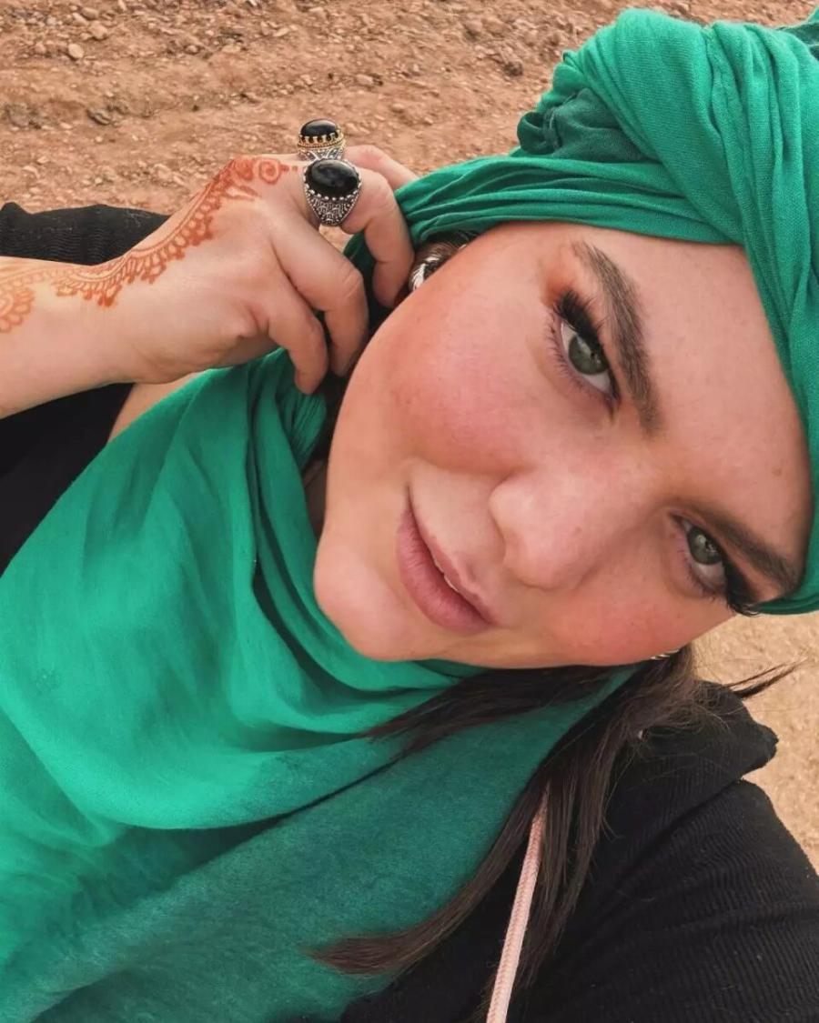 Γυναικάρα η Δανάη Μπάρκα έγινε «Γιασμίν» και αναστάτωσε τους Πρίγκιπες με την ατόφια ελληνική ομορφιά της