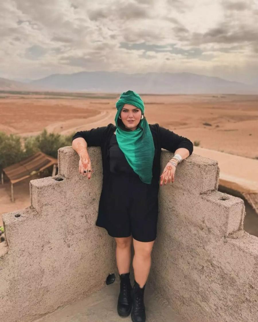 Γυναικάρα η Δανάη Μπάρκα έγινε «Γιασμίν» και αναστάτωσε τους Πρίγκιπες με την ατόφια ελληνική ομορφιά της